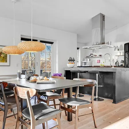 Stunning In With Kitchen 度假居