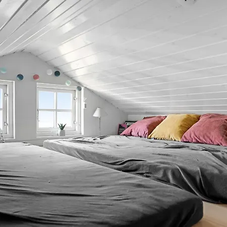 3 Bedroom Amazing In Glesborg