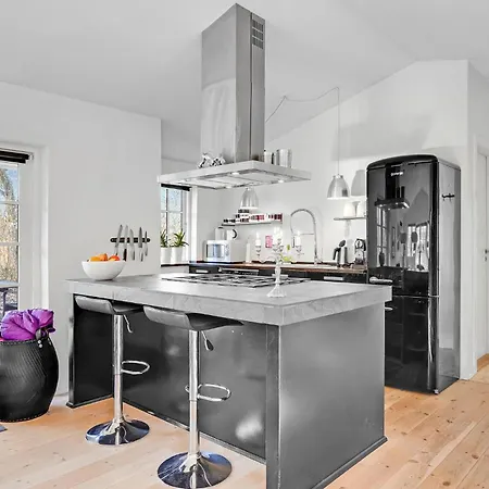 Stunning In With Kitchen * Glesborg